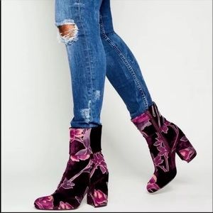 Steve Madden Goldie Burgundy Floral Booties 8.5